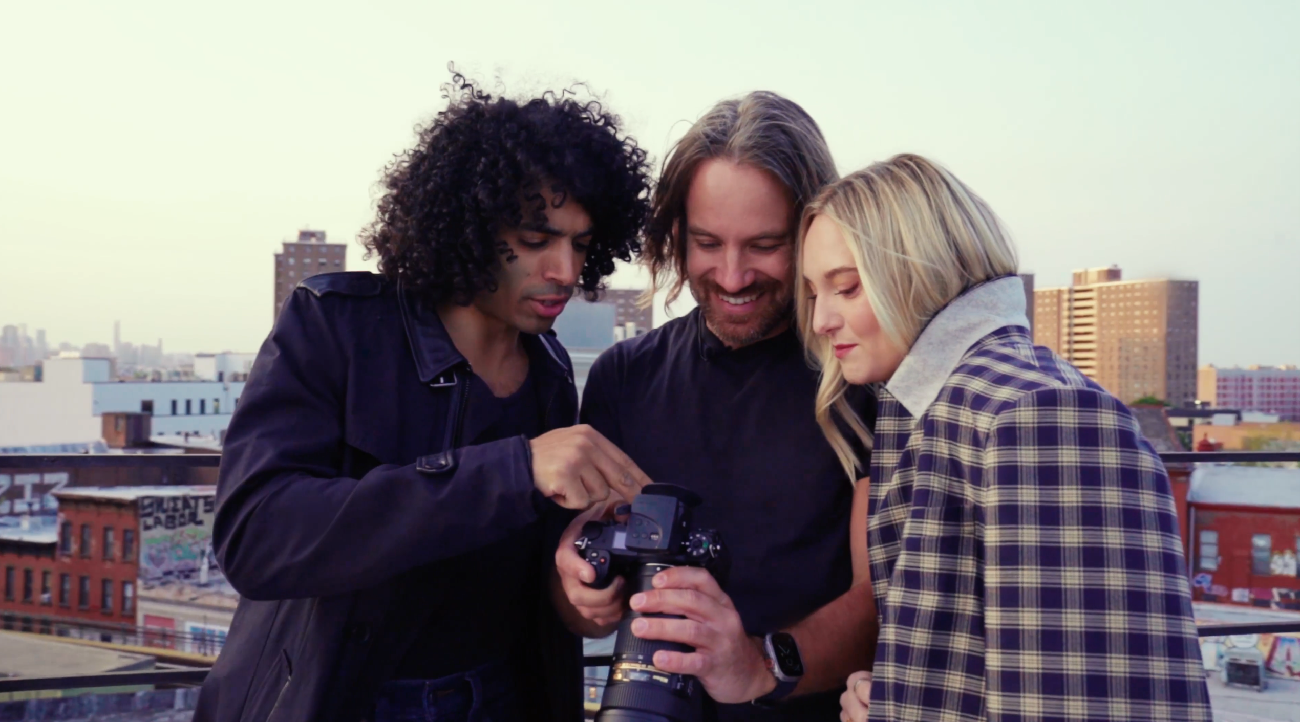 Felix Kunze photographing Anna and Abdul on a Brooklyn rooftop